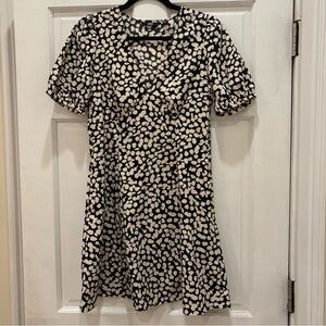 Uniqlo Printed V Neck Short Sleeve Mini Dress